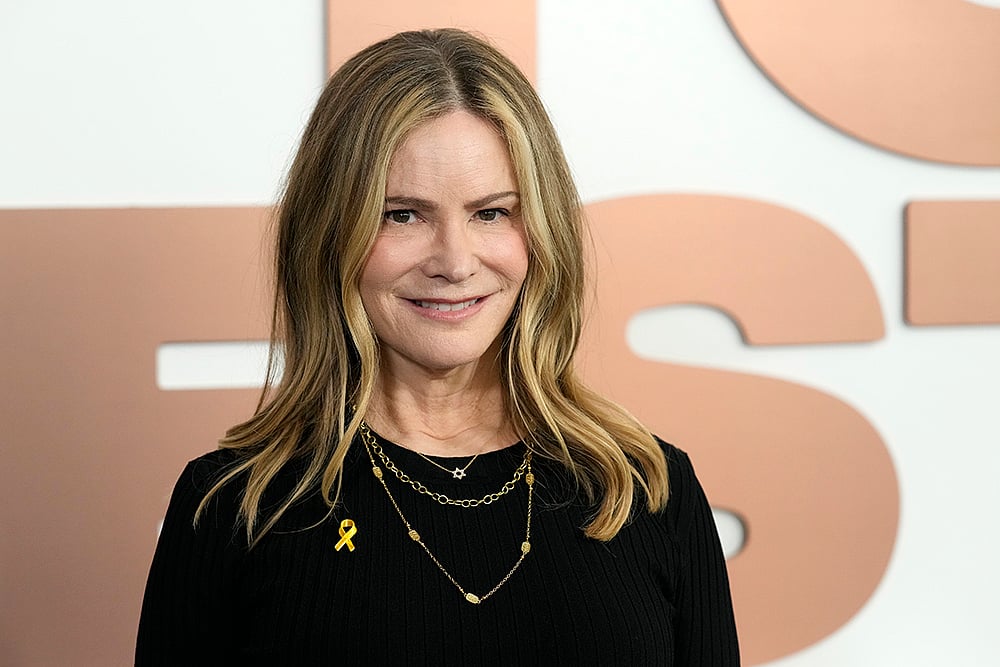 Jennifer Jason Leigh